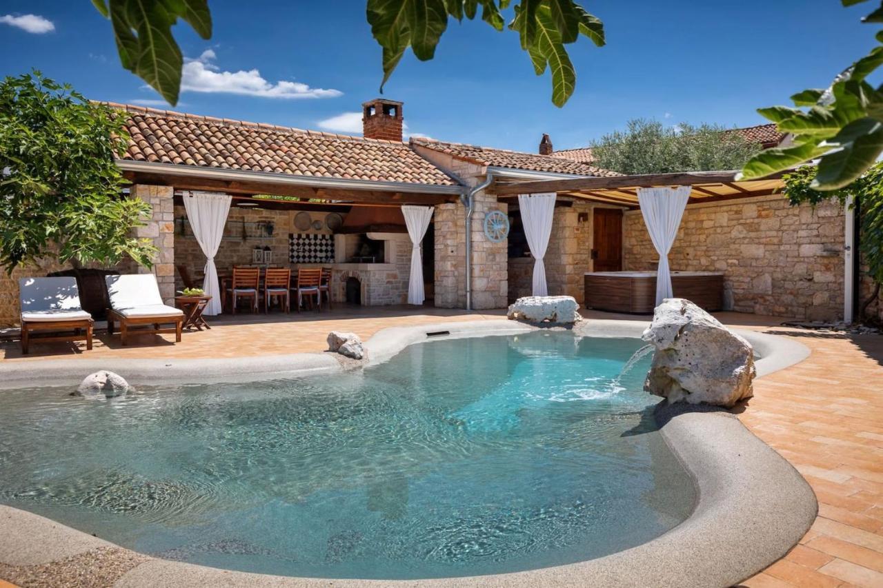 Family Villa Elizabeta With Pool In Umag Cepljani المظهر الخارجي الصورة